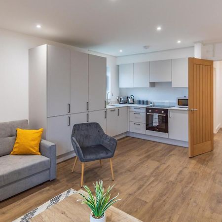 Central 2 Bed 2 Bath Apartment Near Brighton College, Beach, Hospital - Long Stay Offers Buitenkant foto