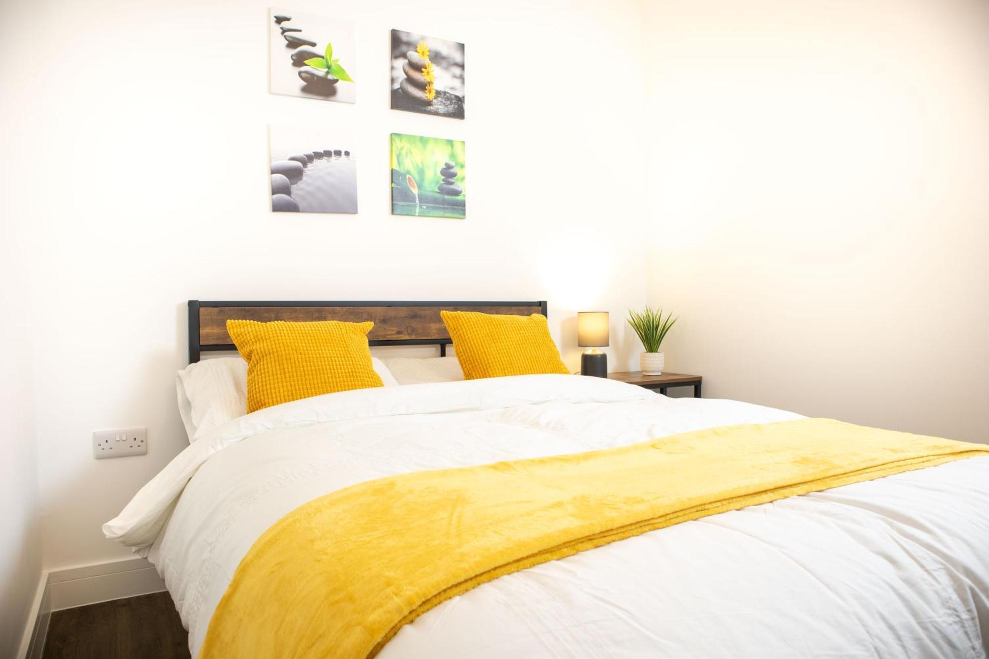Central 2 Bed 2 Bath Apartment Near Brighton College, Beach, Hospital - Long Stay Offers Buitenkant foto