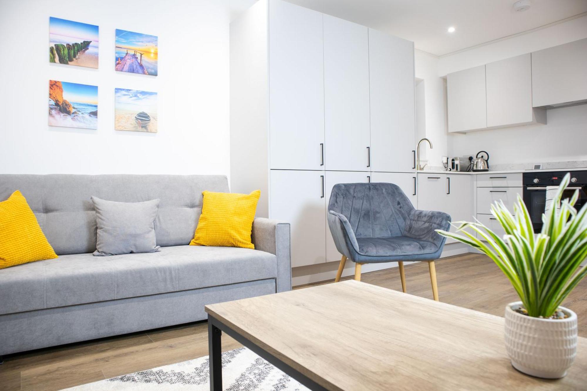 Central 2 Bed 2 Bath Apartment Near Brighton College, Beach, Hospital - Long Stay Offers Buitenkant foto